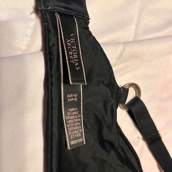 Victoria's Secret Very Sexy Black with Metal Rings 38DD Push Up Underwire Bra - Picture 3 of 5